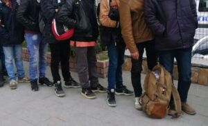 Van Valiliğinden yapılan açıklamada, “Van İl Jandarma Komutanlığınca, “Göçmen Kaçakçılığı