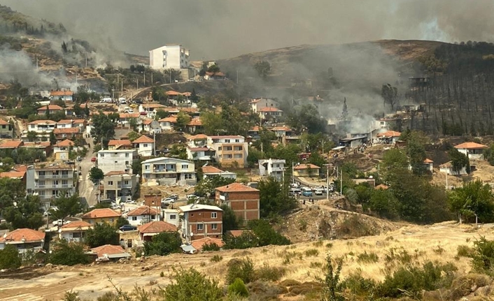 Yangın dün akşam sat 21.10’da Karşıyaka ilçesi Yamanlar Dağı Karatepe