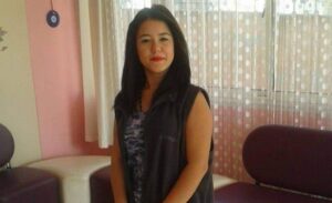 Karşıyaka’daki balıkçı barınağında bağlı halde bulunan bir teknenin derin dondurucusunun