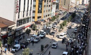 Cengiz Topel Caddesi üzerinde 2 grup arasında nedeni bilinmeyen şekilde