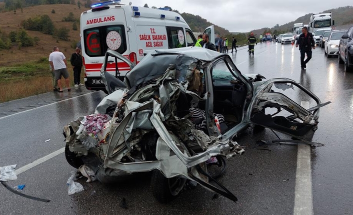 Samsun’da sağanak yağış dolayısıyla iki otomobilin çarpması sonucu meydana gelen