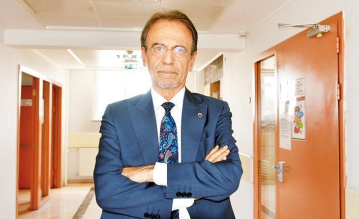 Kayseri Adalet Sarayı önünde basın açıklaması düzenleyen Tüketiciler Birliği Başkanı