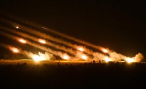 İran’ın İsrail’e saldırı düzenlemesi beklenirken, Mısır hava yolu şirketleri için