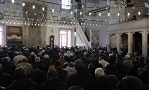 Cuma namazının sünnet ve farzları, öğle namazının sünnet ve farzlarıyla