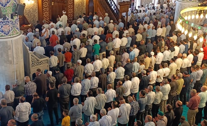 Cuma namazının sünnet ve farzları, öğle namazının sünnet ve farzlarıyla