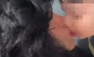 Geçtiğimiz günlerde TikTok’ta bir genç kadının çocuk yaştaki kuzeniyle dudak