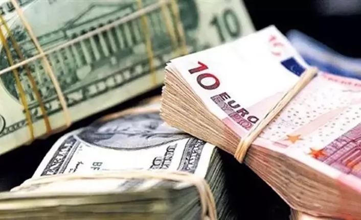 İstanbul Kapalıçarşı’da döviz kurları güncellendi. 33,1740 liradan alınan dolar, 33,1760