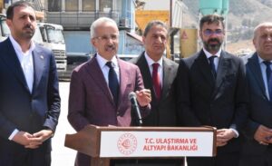 Ankara’dan havayolu ile Muş’a, oradan da kara yoluyla Bitlis’e gelerek