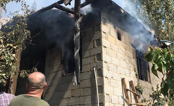 Yangın, kent merkezinden 55 kilometre mesafede bulunan Yukarı Kayacık köyünde