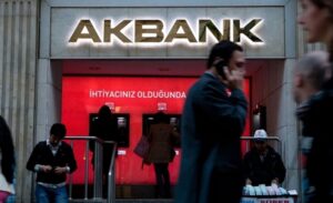 Akbank müşterileri günlerdir mobil bankacılık hesaplarına izinsiz erişim sağlanarak paralarının