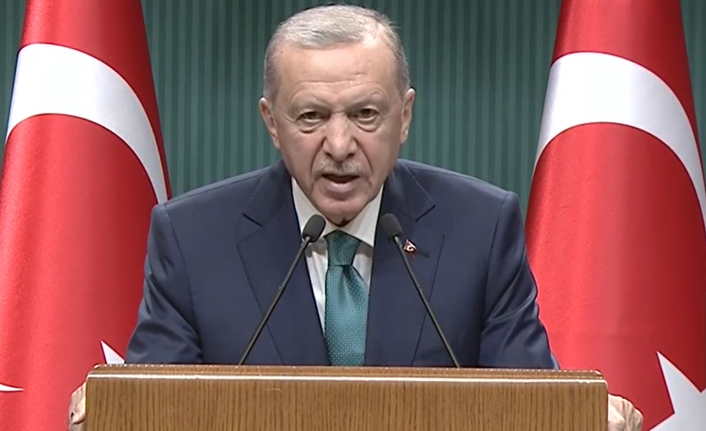Cumhurbaşkanı Erdoğan: Erişilebilir adalet sistemimizden hiç kopmadık Cumhurbaşkanı Recep Tayyip Erdoğan, Kabine Toplantısı sonrası açıklamalarda bulundu. “Gözünü
