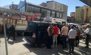 Olay, Bulak Mahallesi’nde meydana geldi. Park halindeki Transporter araçta kilitli