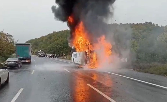 Olay, saat 09.30 sıralarında İnegöl’den İstanbul’a yolcu taşıyan sürücü Erkan