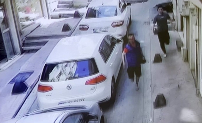 İstanbul’da akıllara durgunluk veren cinayet.. Saat 13.30 sıralarında&nbsp;Beyoğlu&nbsp;Şehit Muhtar Mahallesi’nde