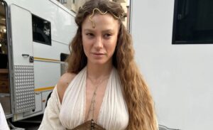 Yaşadıkları aşkla gündemden düşmeyen ünlü oyuncu Serenay Sarıkaya ve şarkıcı Mert Demir, yine