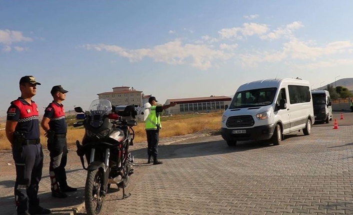 Van İl Jandarma Komutanlığına bağlı trafik ekipleri, sorumluluk bölgelerinde bulunan