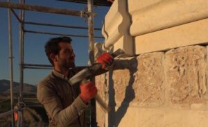 1994 yılında Mardin’de dünyaya gelen ve 6 yaşından itibaren dededen