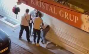 Esenyurt ilçesinde, aralarında alacak verecek meselesi olan yabancı uyruklu şahıslar,