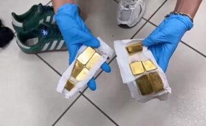 İzmir İl Emniyet Müdürlüğü Kaçakçılık Suçlarıyla Mücadele Şube Müdürlüğü ekipleri,