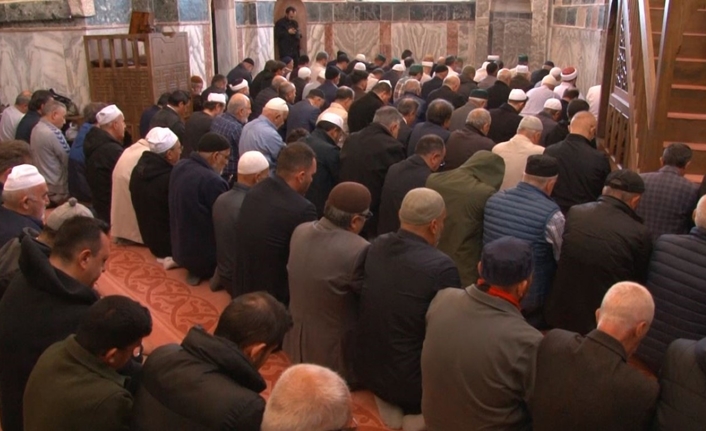 Cuma namazının sünnet ve farzları, öğle namazının sünnet ve farzlarıyla