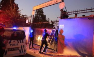 Bugün saat 18.45 sıralarında Antalya’nın Muratpaşa ilçesi Gebizli Mahallesi Yunus Emre Caddesi’nde