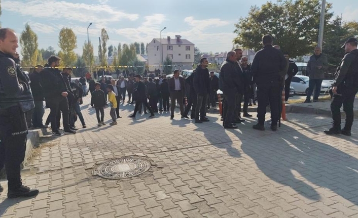 Erciş ilçesinde alacak verecek meselesi yüzünden çıkan kavga, silahlı saldırıyla