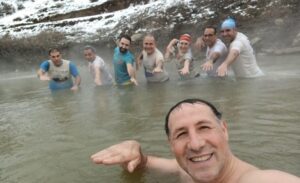 Van Gölü Aktivistleri Derneği üyeleri, Van Gölü’ne dikkat çekmek amacıyla