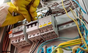 Van’da her gün yaşanan elektrik kesintileri, vatandaşların günlük yaşamını olumsuz