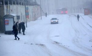 Van’da yoğun kar yağışı etkili oldu, hava sıcaklığı sıfırın altında
