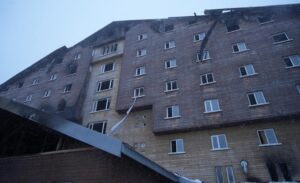 Türkiye, gece saatlerinde Bolu’da meydana gelen otel yangınıyla adeta kabus