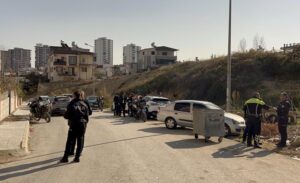 Tarsus ilçesinde devriye polis memuru Mehmet Tehçi (43), oğlunun intiharından