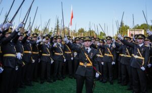 30 Ağustos’taki Kara Harp Okulu mezuniyet törenindeki yemin krizi, gündemdeki