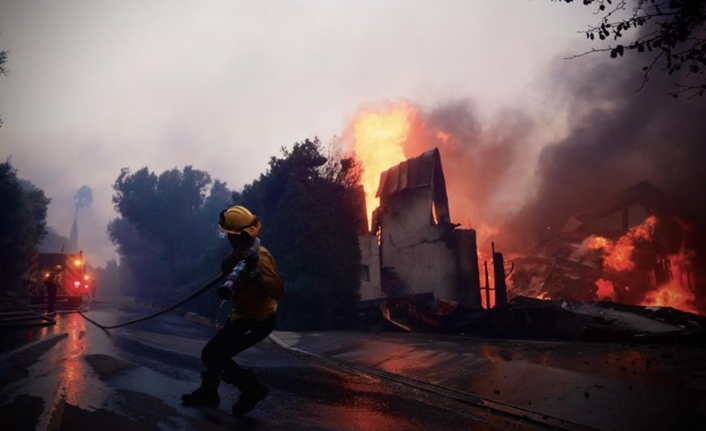 ABD’nin California eyaletindeki Los Angeles’ta 8 gün önce başlayan orman