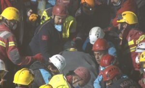 Konya’da 4 katlı bina çöktü… Selçuklu ilçesinde bulunan 4 katli