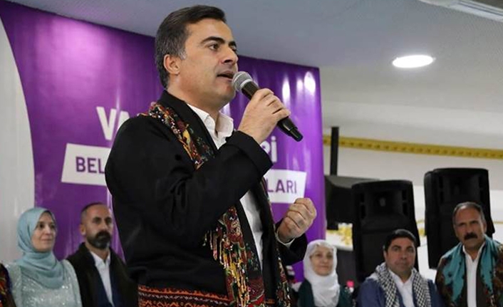 Van Büyükşehir Belediye Başkanı Abdullah Zeydan, İçişleri Bakanlığı tarafından görevden