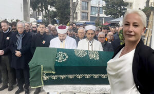 Muğla’nın Bodrum ilçesinin Çamlık Mahallesi’nde, bir sitede yaşayan 60 yaşındaki