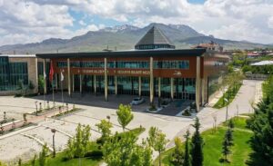 Van Büyükşehir Belediyesi’nin DEM’li Başkanı Abdullah Zeydan, Diyarbakır 5. Ağır