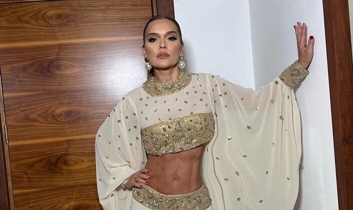 Demet Akalın, takipçisinin attığı yoruma sinirlendi