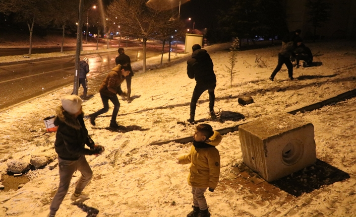 Van Valiliği, Meteoroloji Bölge Müdürlüğü ile yapılan değerlendirmeler sonucunda yoğun