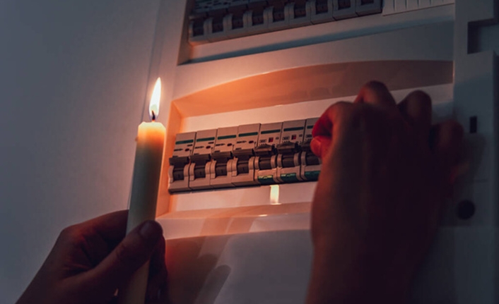 Van’da yaşanan sürekli elektrik kesintileri, vatandaşların günlük yaşamını olumsuz etkilemeye