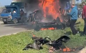 İsrail ordusu, Lübnan’ın güneyindeki Sayda kentinde bir aracı hedef alan