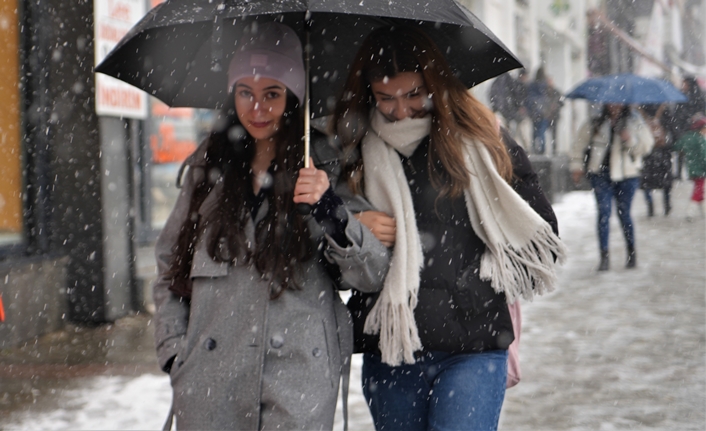 Detaylar geliyor… 12 KENTE SARI KODLU UYARI Meteoroloji’den 12 şehrimize