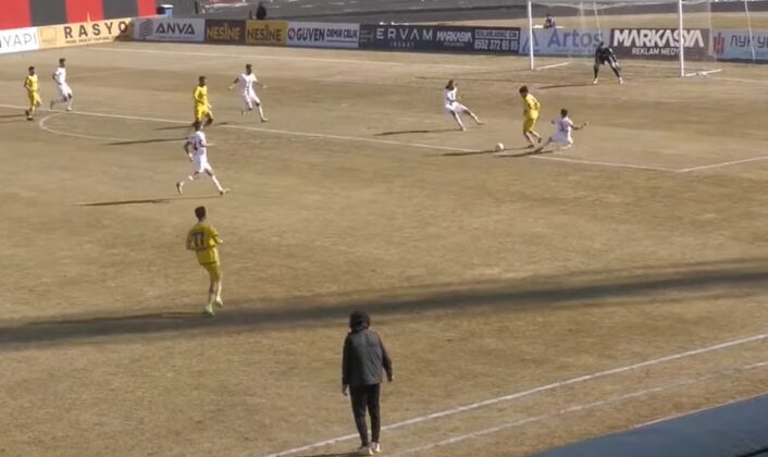 Vanspor evinde son dakikalarda yıkıldı! Menemen’le berabere kaldı