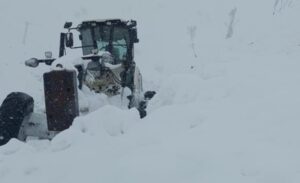 Muş’ta etkili olan yoğun kar yağışı, günlük yaşamı ve ulaşımı