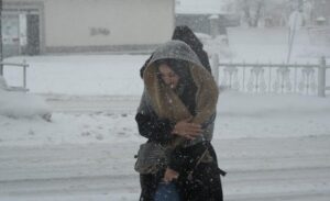 Meteoroloji, bugün için yurt geneline uyarıda bulundu. Uyarının ardından kar