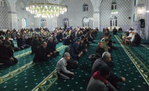 Cuma namazının sünnet ve farzları, öğle namazının sünnet ve farzlarıyla