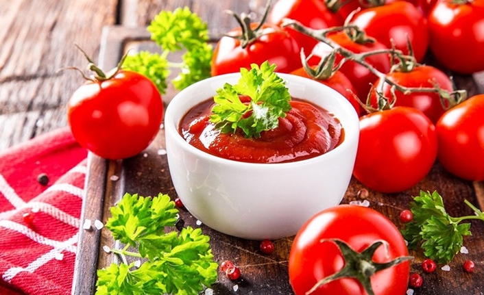 Domates salçası, mutfaklarımızın vazgeçilmez lezzetlerinden biridir. Anadolu’nun bereketli topraklarında yetişen