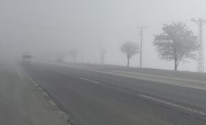 Bitlis’te etkili olan yoğun sis, sürücülere zor anlar yaşatıyor. Görüş