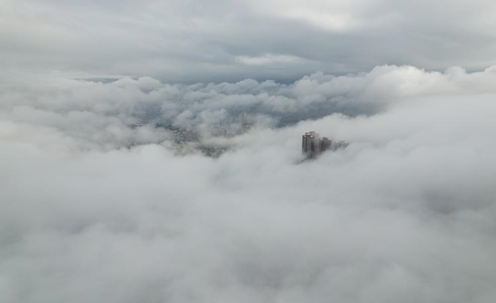 İstanbul Boğazı’nda gece saatlerinde başlayan sis, sabah saatlerine kadar etkisini