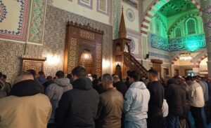 Van’da Ramazan ayının ilk teravih namazı büyük bir manevi coşkuyla